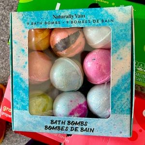 naturally bath bomb
